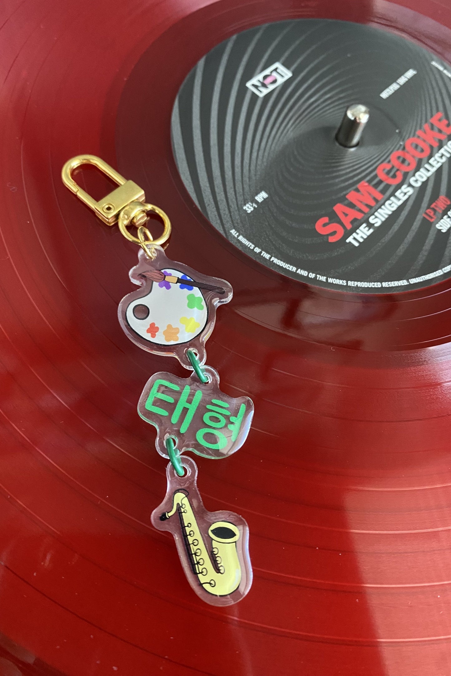 V Keychain *B grade*